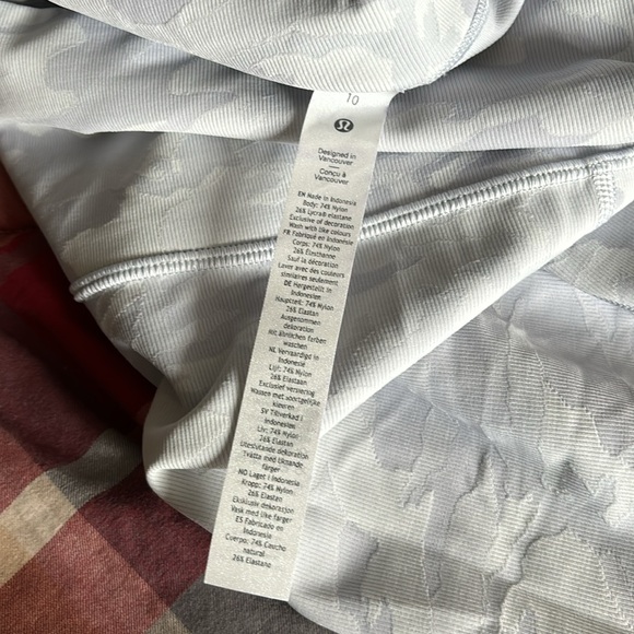 Lululemon shorts - Picture 6 of 6